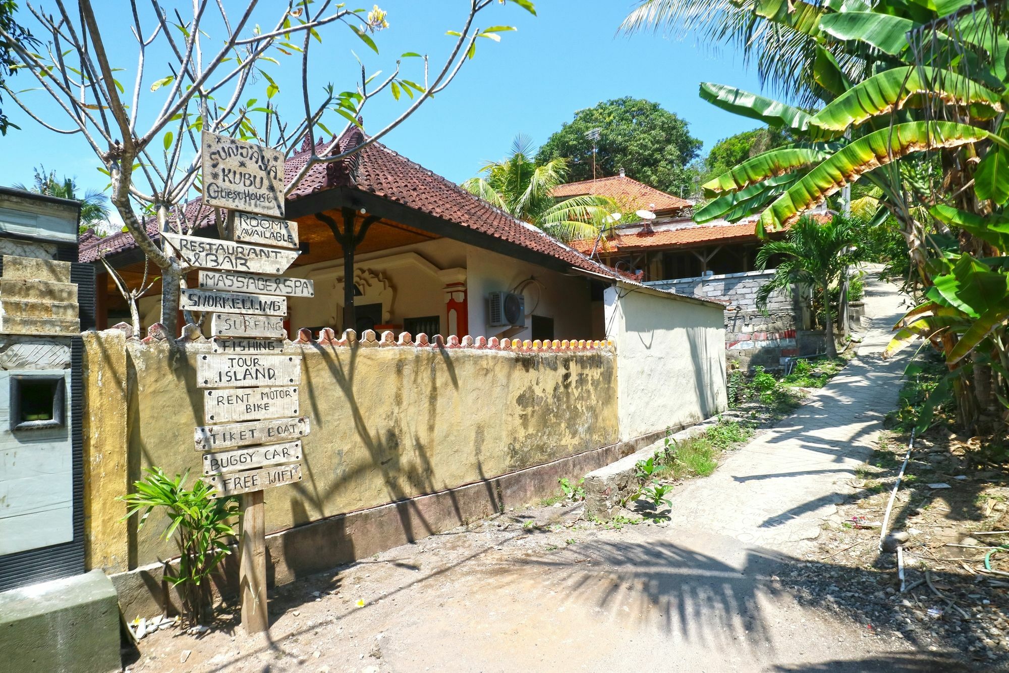Sunjaya Kubu Guesthouse Nusa Lembongan  Exterior photo